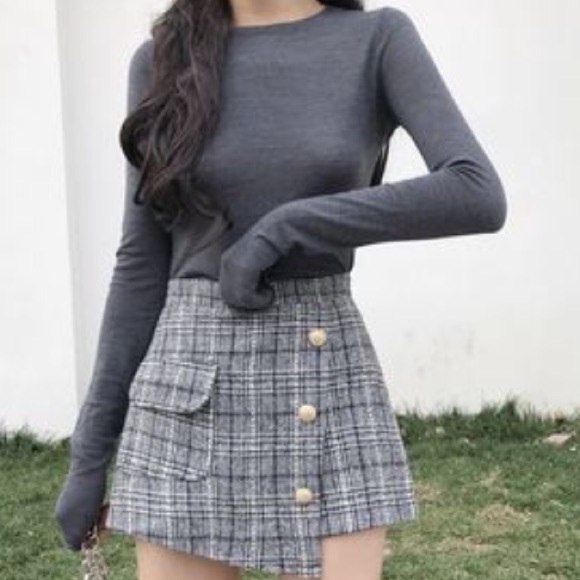 Dresses & Skirts - NWT Plaid Mini skirt short button